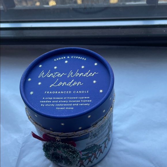 ❤️Anthropologie London Holiday in the City Candle | NWT ‘24 edition - Picture 4 of 7